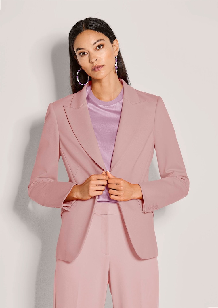 Timeless blazer for many occasions