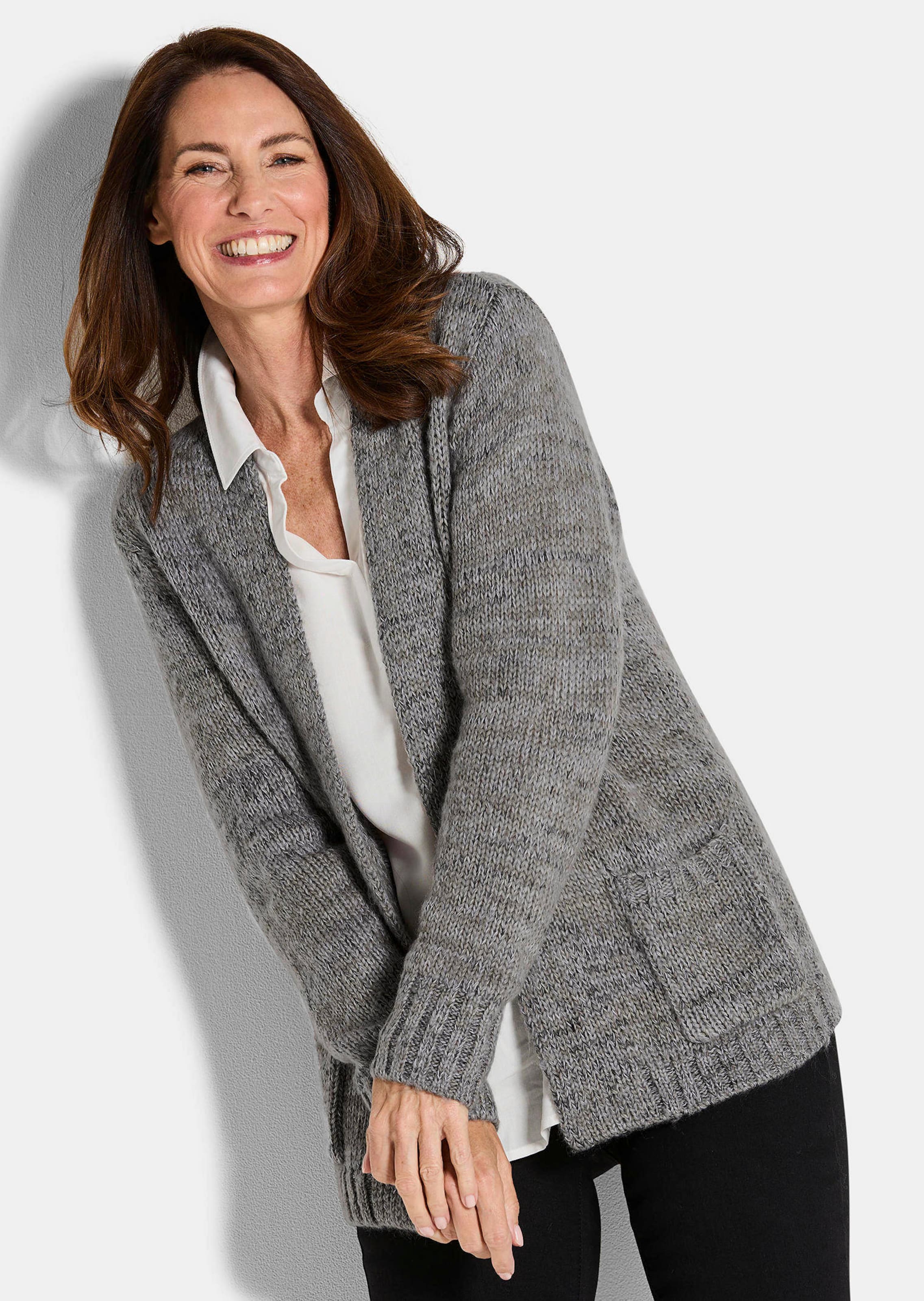 Strickjacke mit aufgesetzten Taschen
