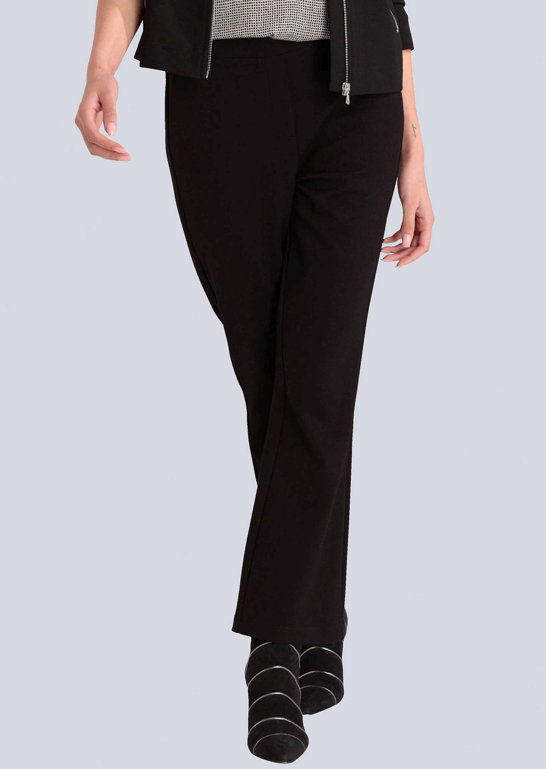 Hose mit ausgestelltem Bein