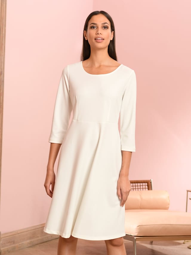 Kleid mit ausgestelltem Rock 6