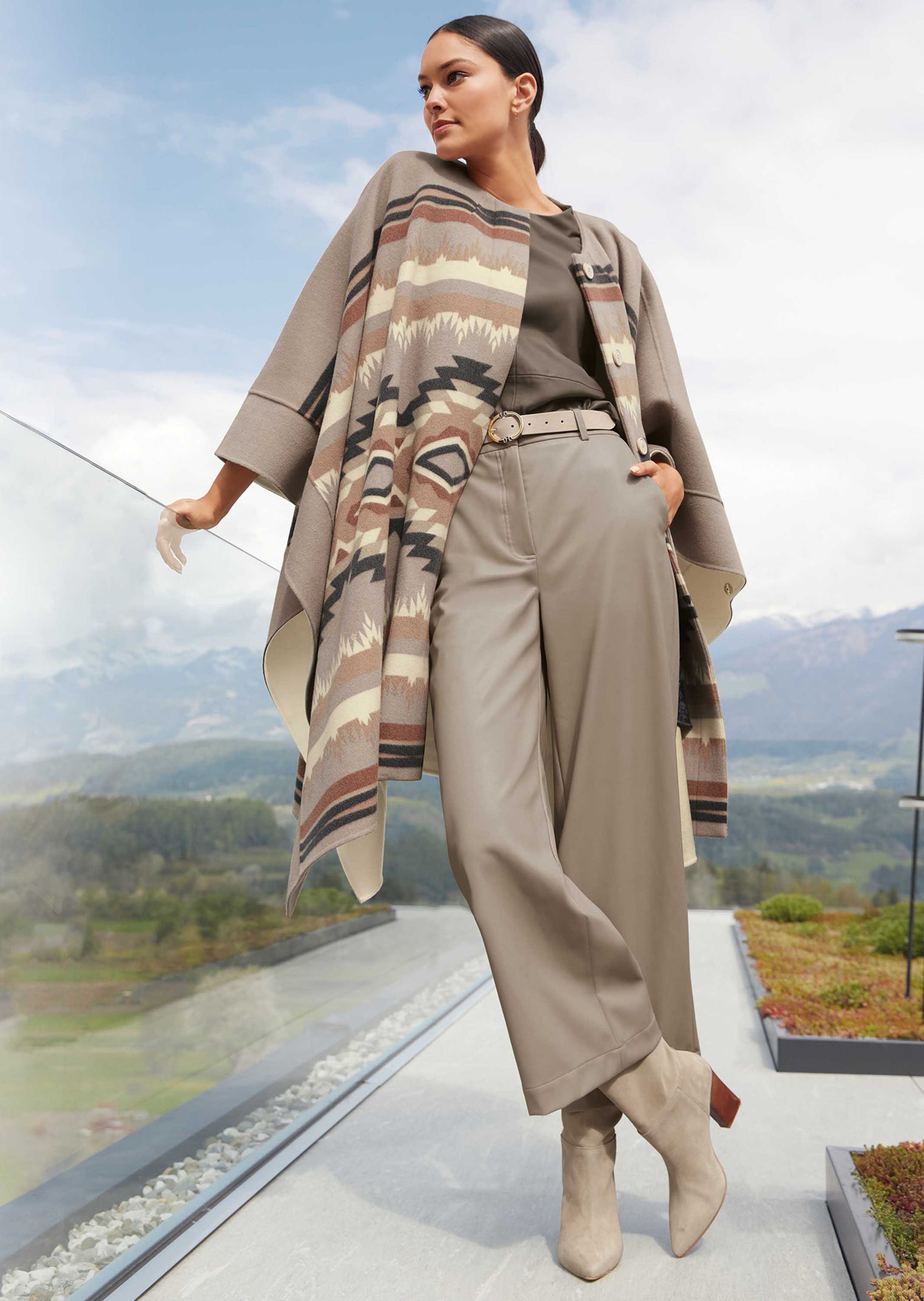 Double-face cape with inner waistcoat