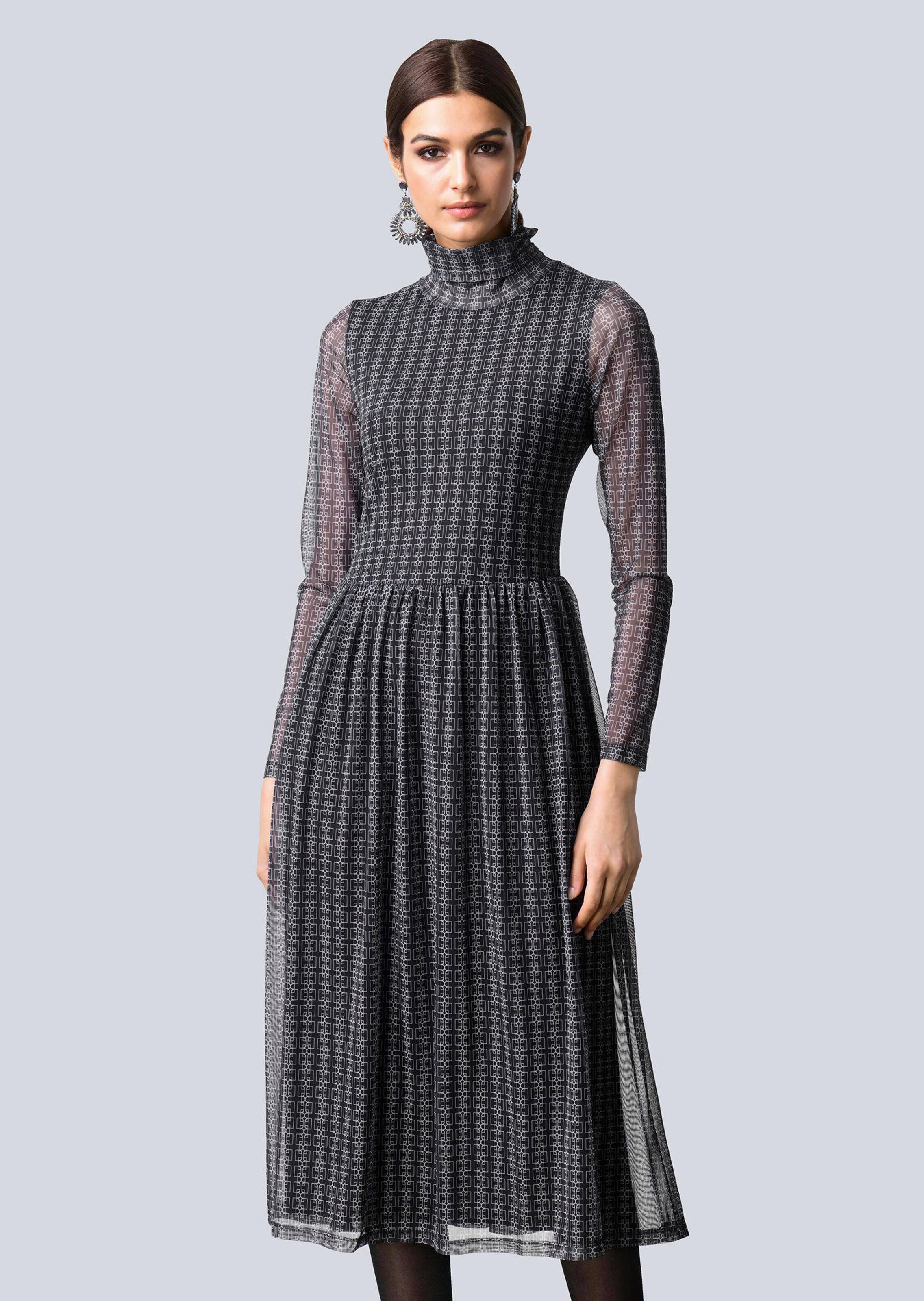 Kleid im grafischen neu designtem Muster allover