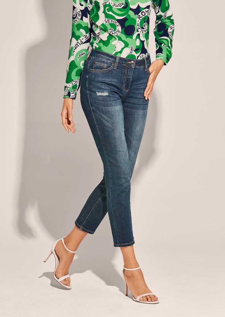Verkürzte Jeans mit Used-Effekt