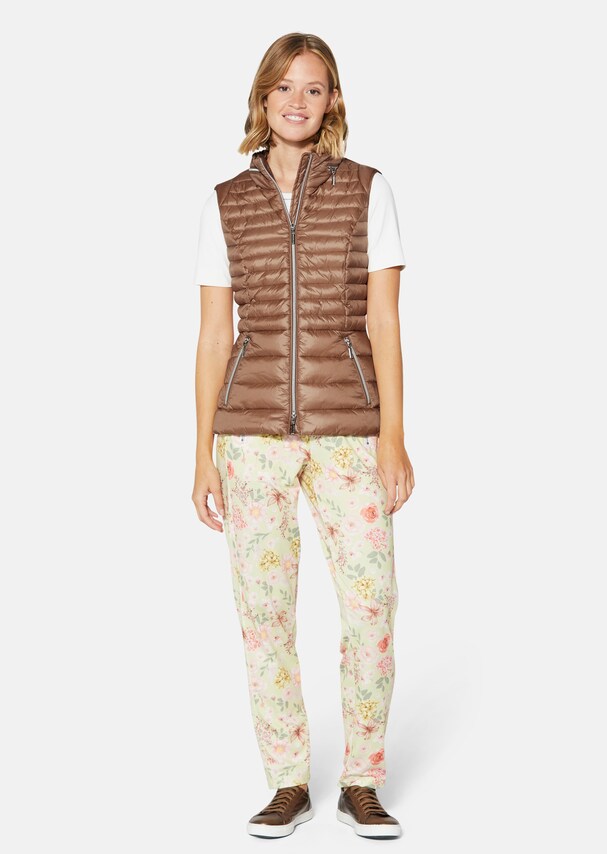 Quilted waistcoat with an elegant sheen 1