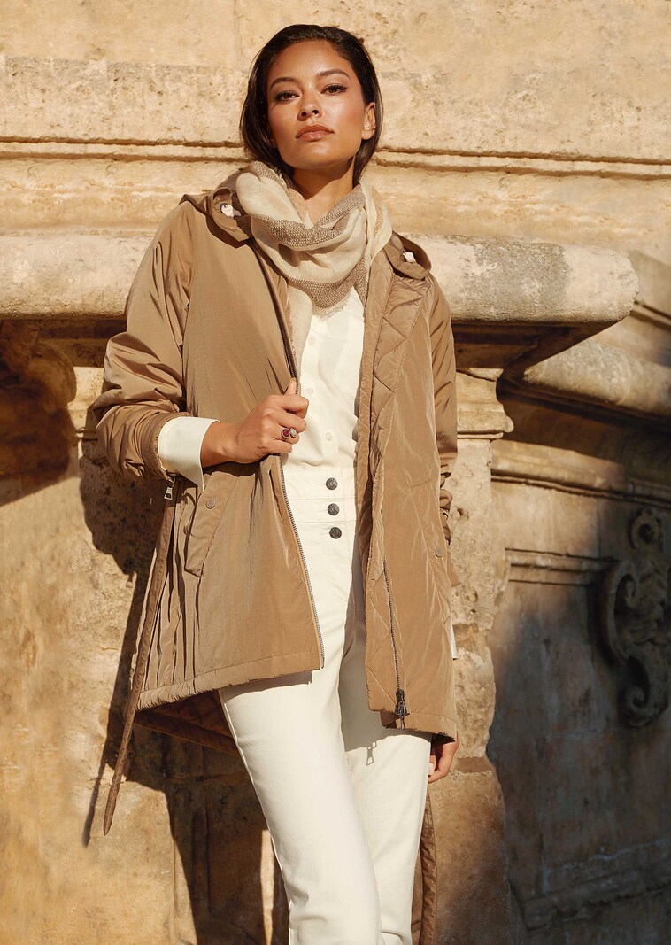 Lightly lined jacket in a fashionable A-line style