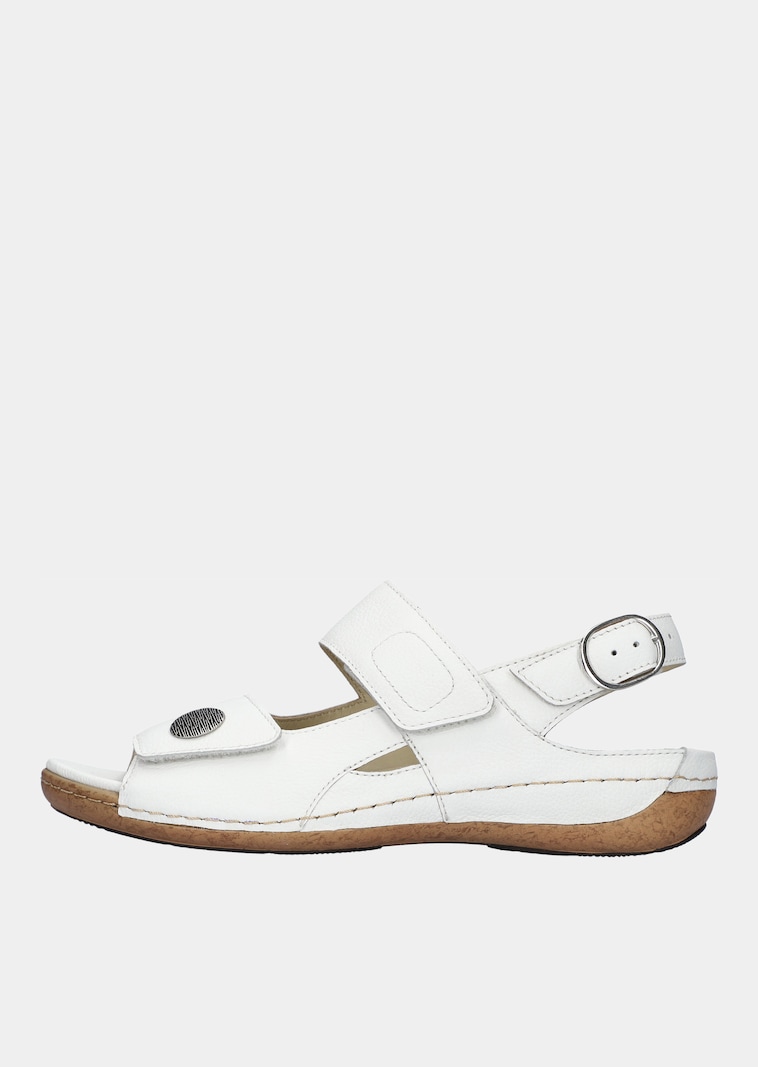 Sandales en cuir véritable.