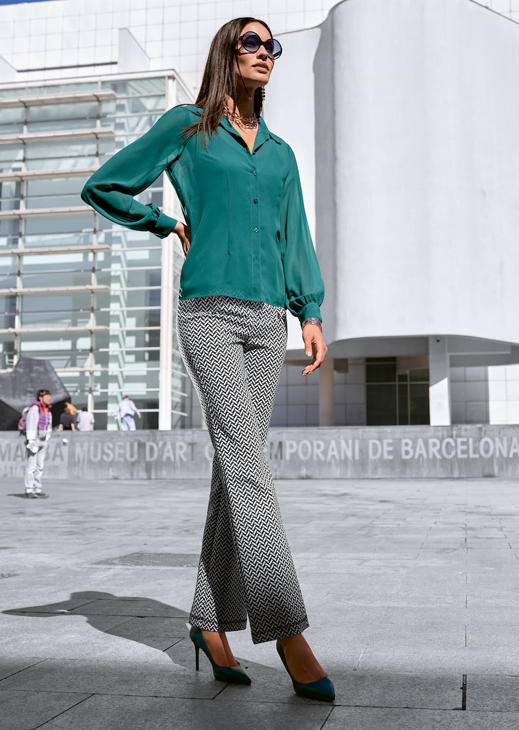 Ausgestellte Hose zum Schlüpfen