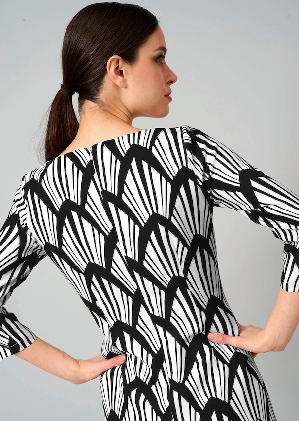 Kleid mit femininen Biesen 4