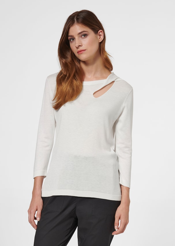 Fine knit jumper with 3/4-length sleeves and cut-out