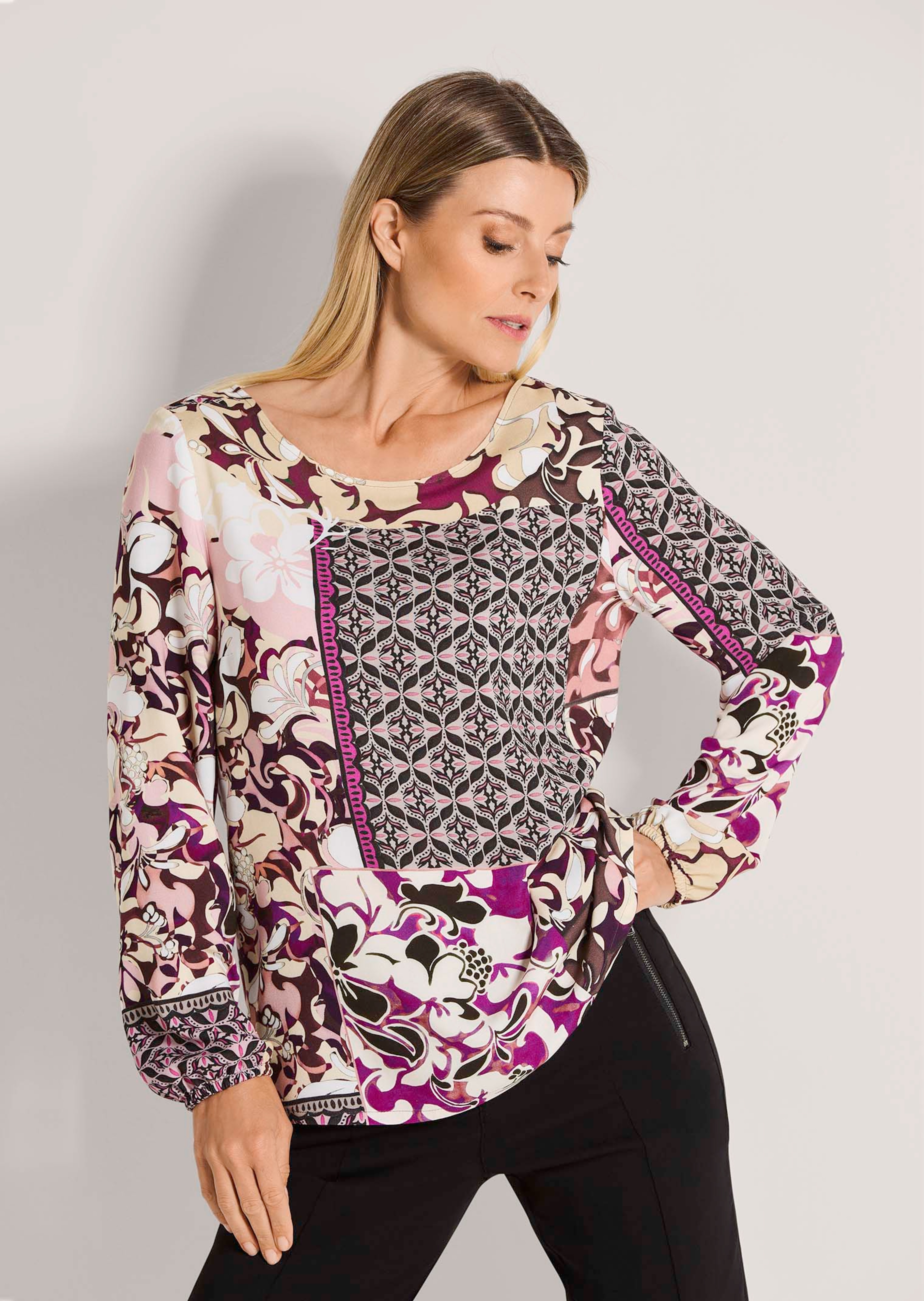 Bluse mit Blumenprint und Bordüre