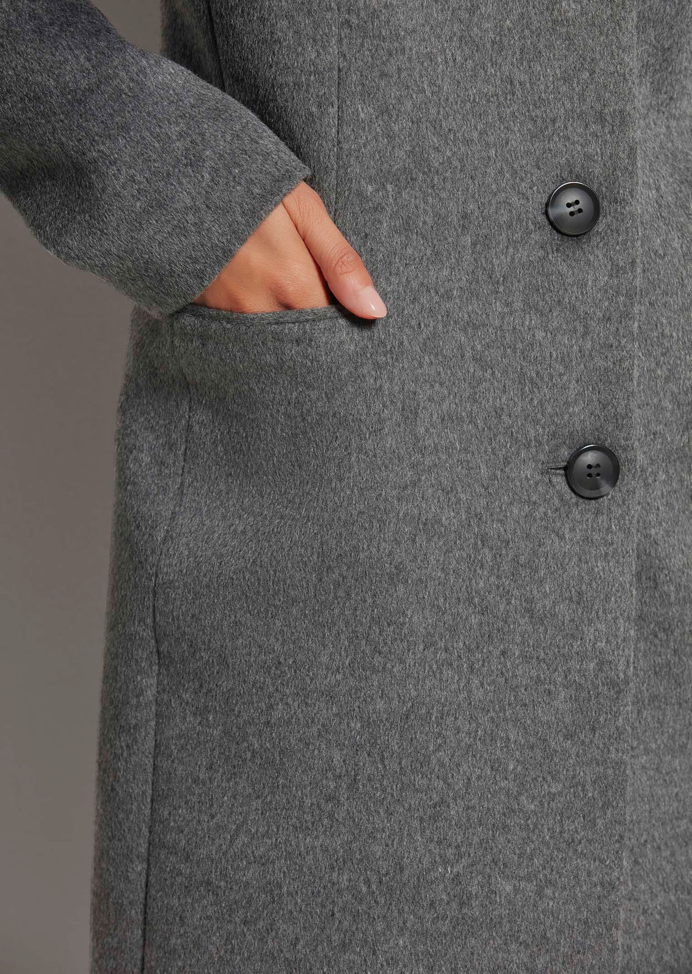 Short coat in graphite / natural white / melange | MADELEINE Fashion