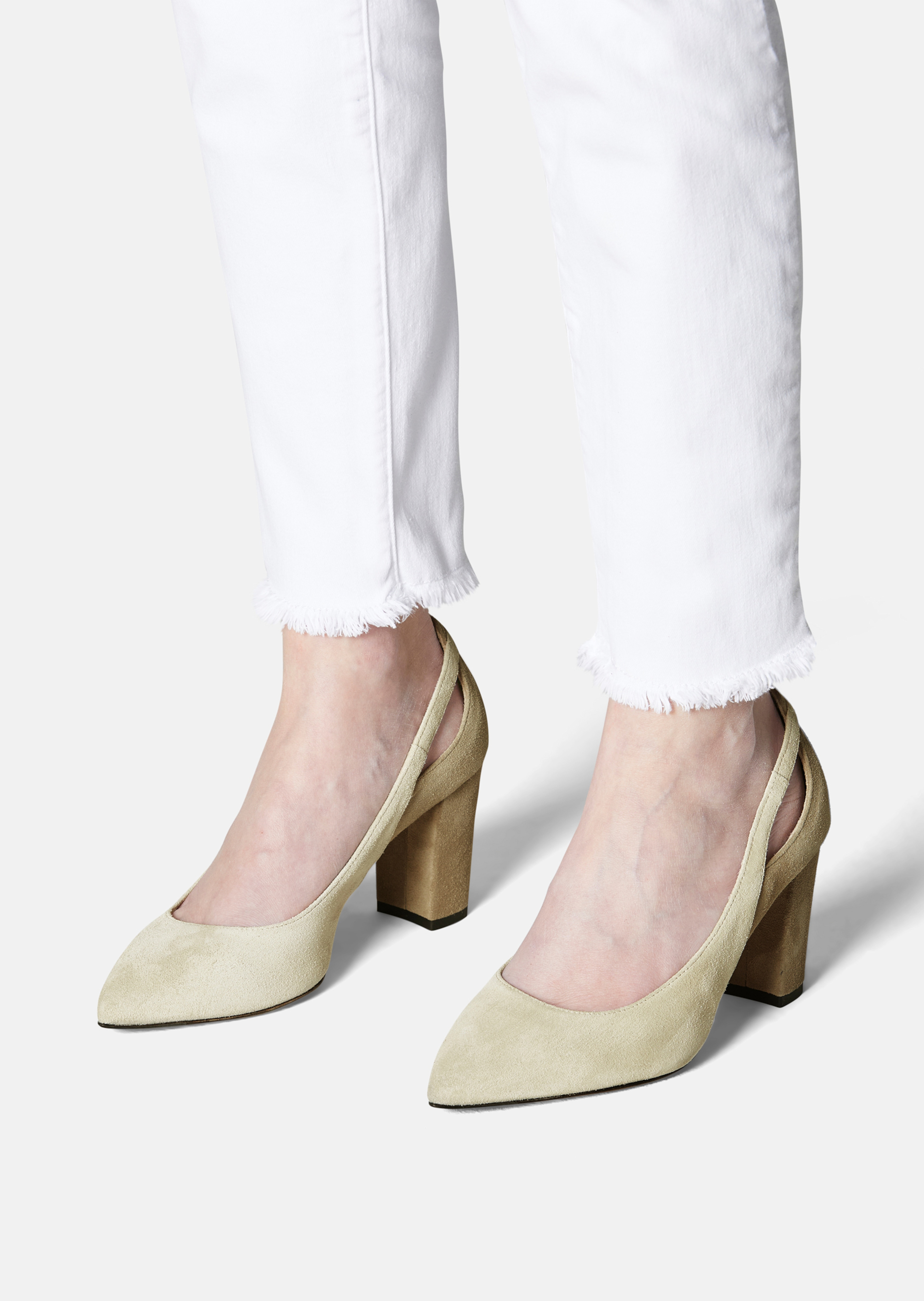 Veloursleder-Pumps mit Cut-Outs