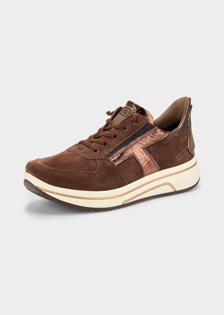 Eleganter Sneaker aus Veloursleder