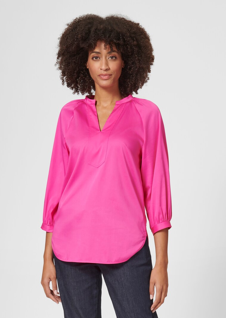 Half-sleeved blouse in a trendy shade