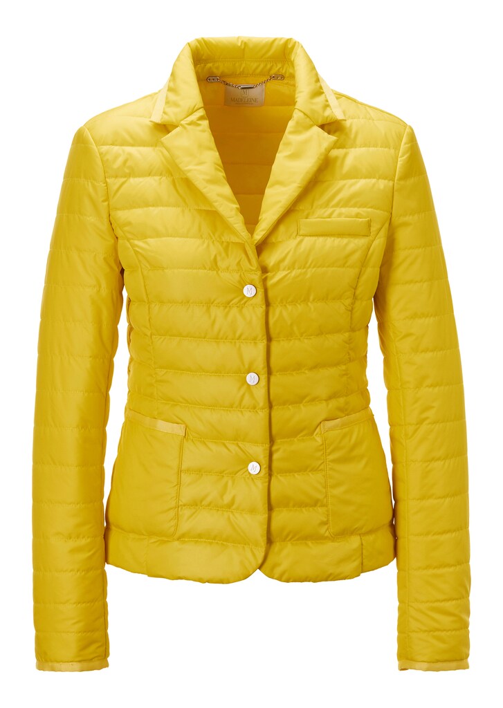 Lightweight quilted blazer for the transition
