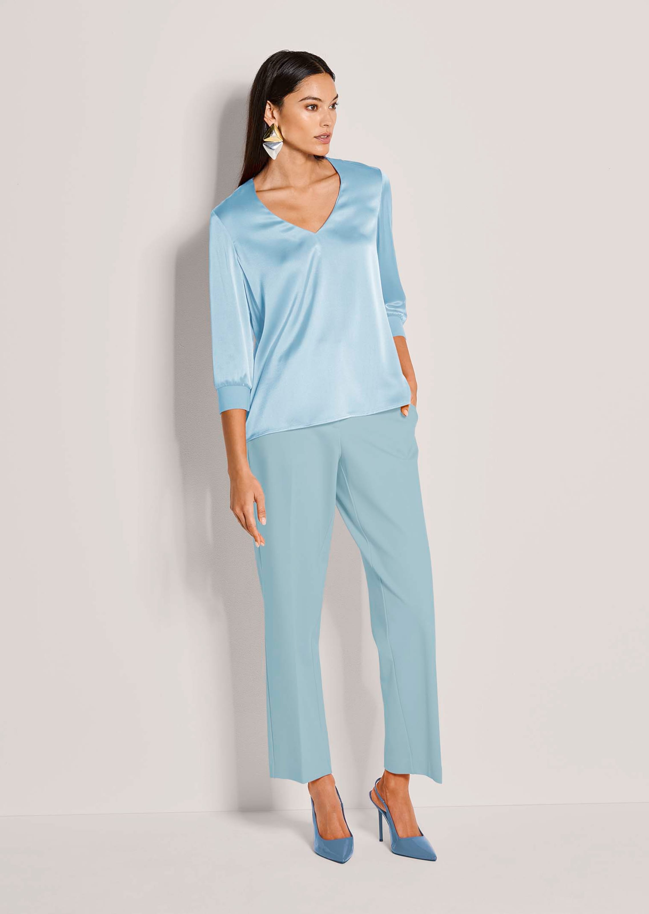 Blusenshirt aus Seidenstretch mit V-Ausschnitt