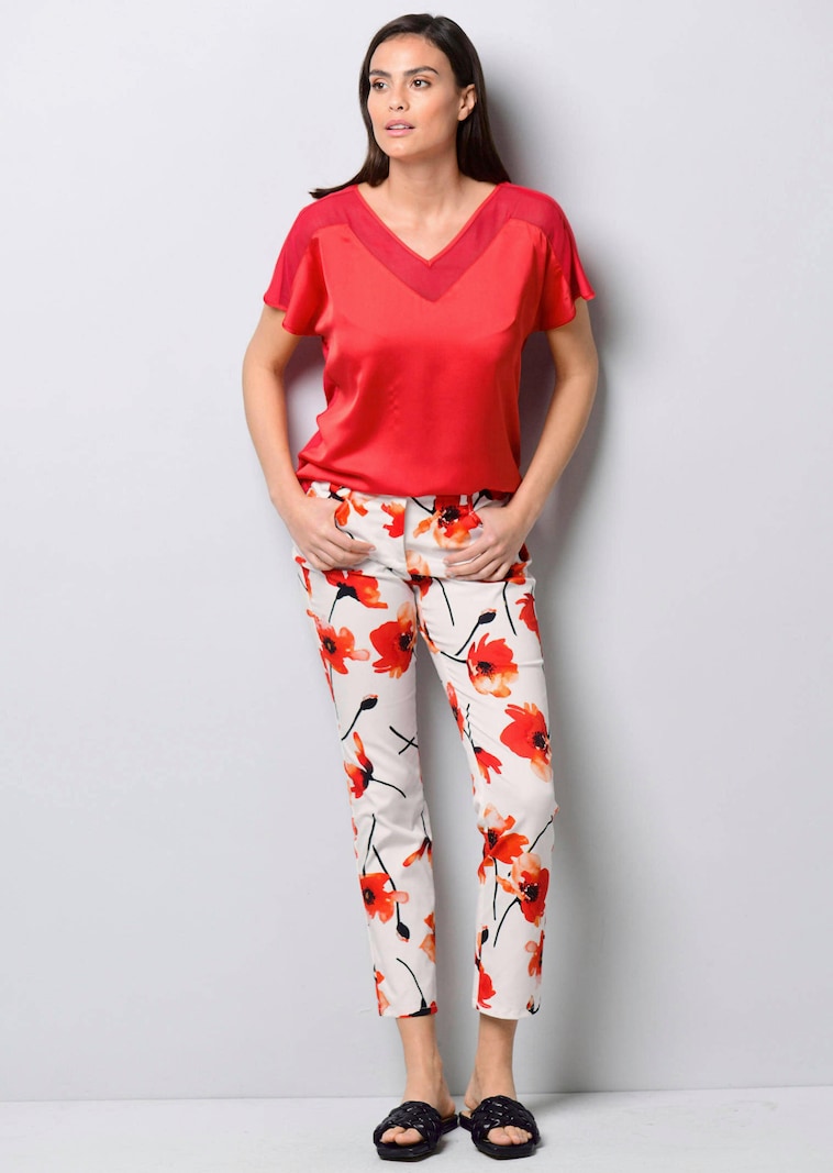 Shirt mit Spitzen am Ausschnitt