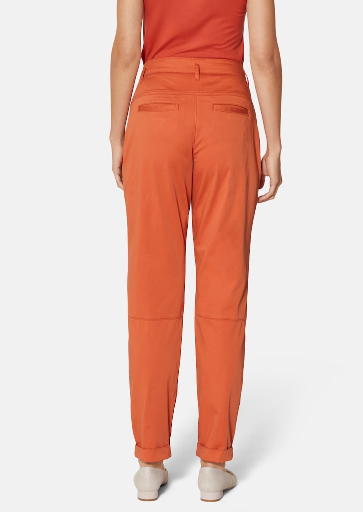 Chino trousers with pleats 2