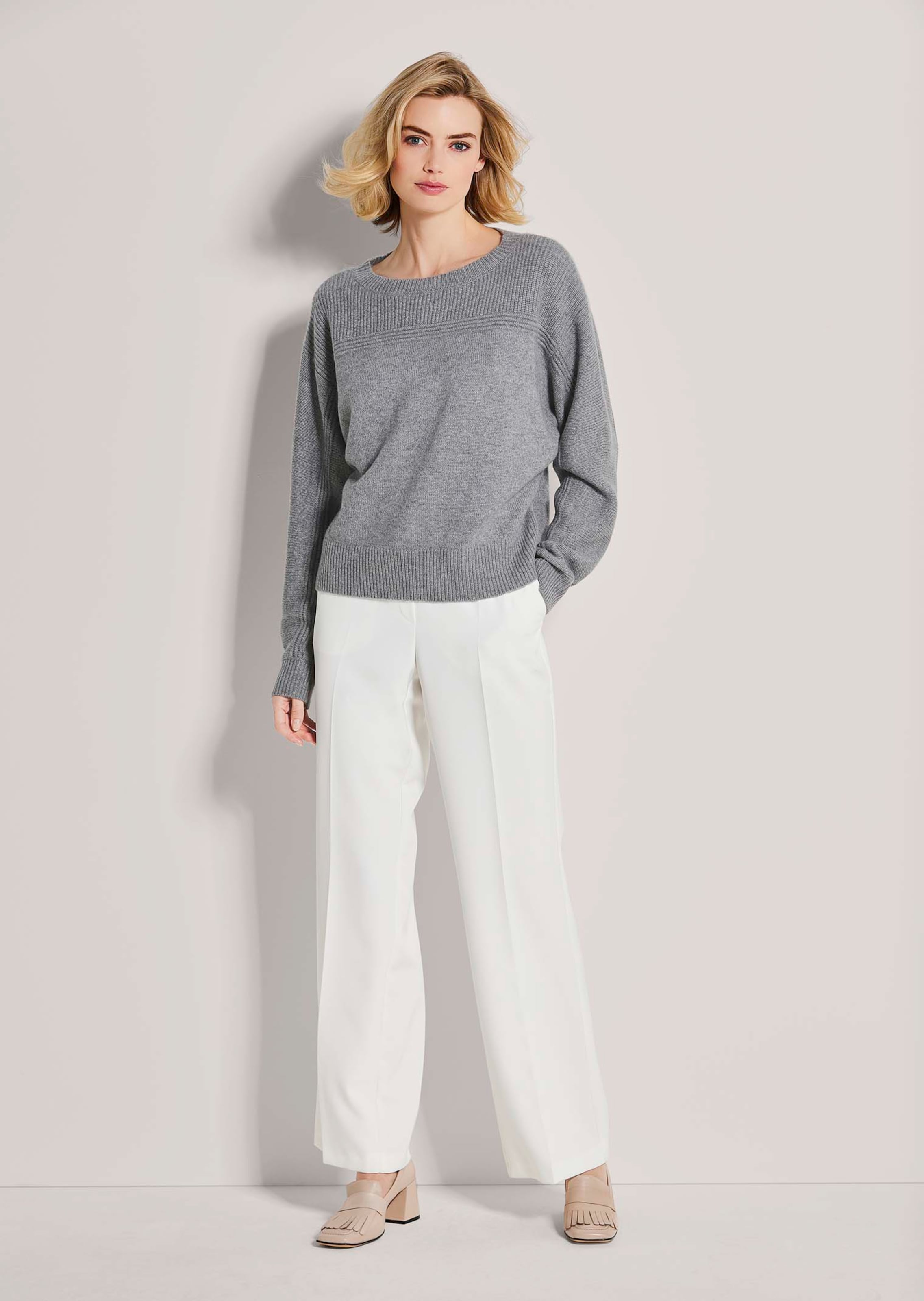 Kaschmir-Pullover mit U-Boot-Ausschnitt