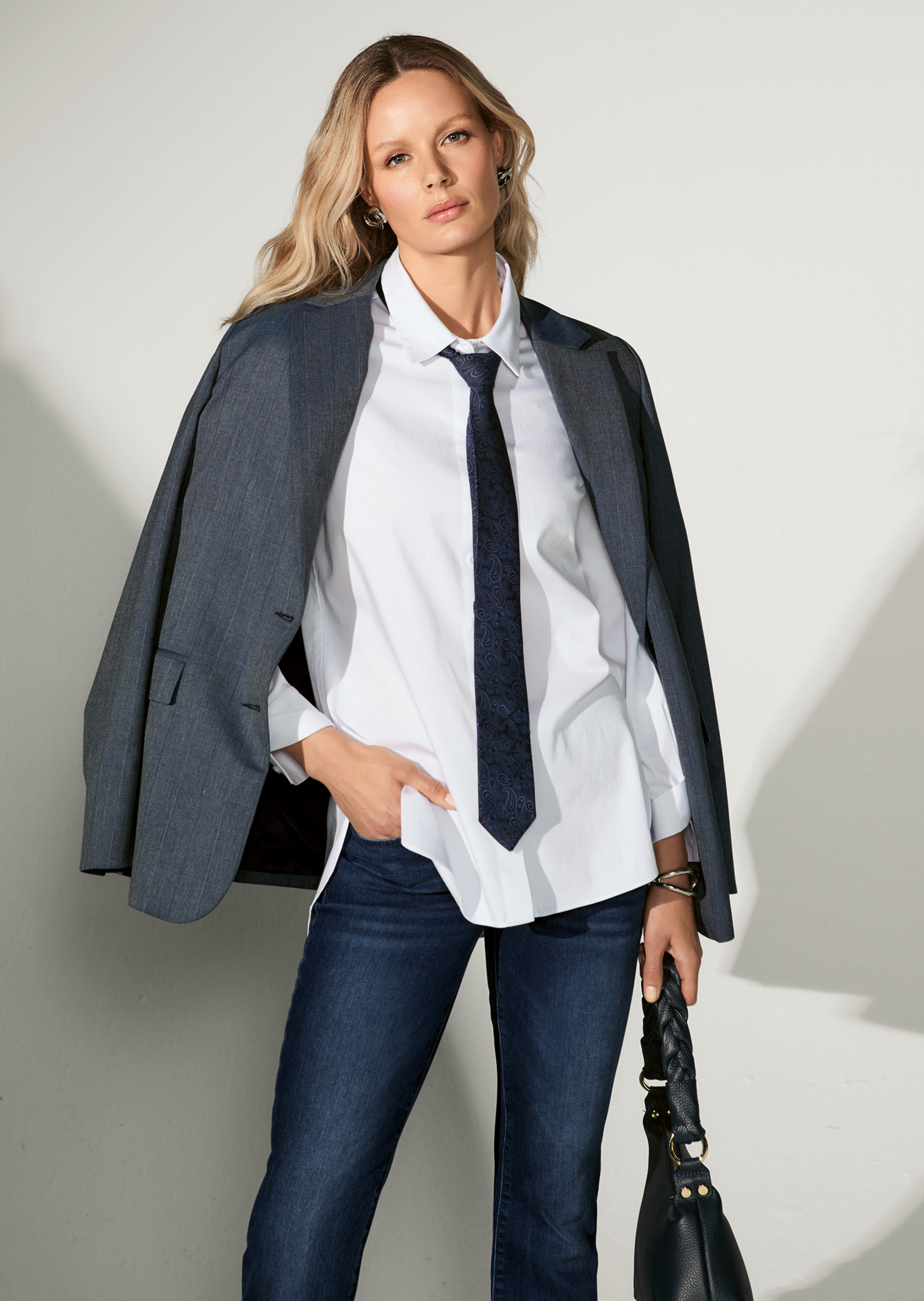 Legerer Longblazer mit dezentem Karomuster