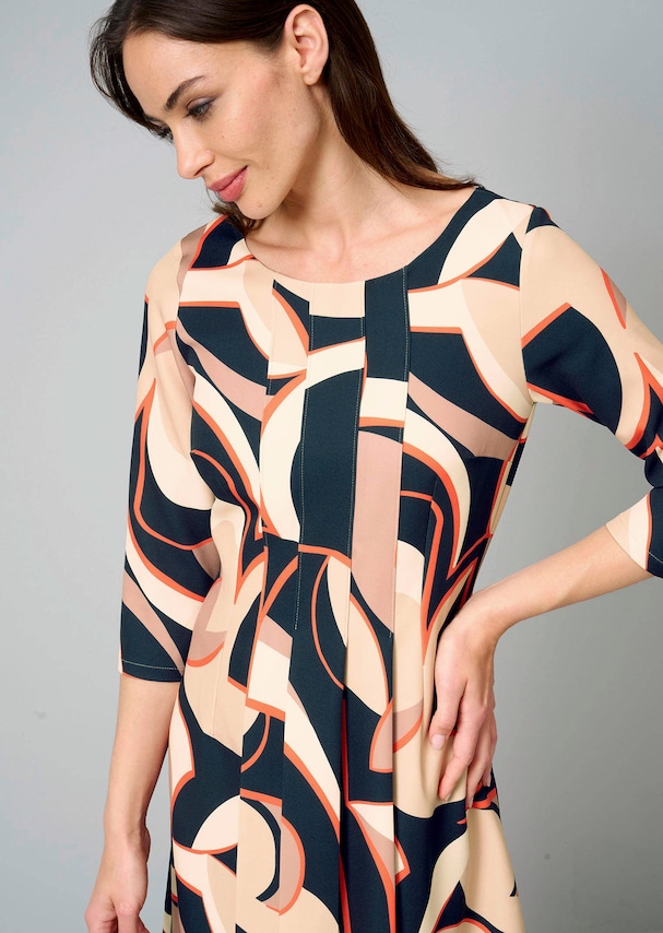 Kleid in grafischem Dessin 4