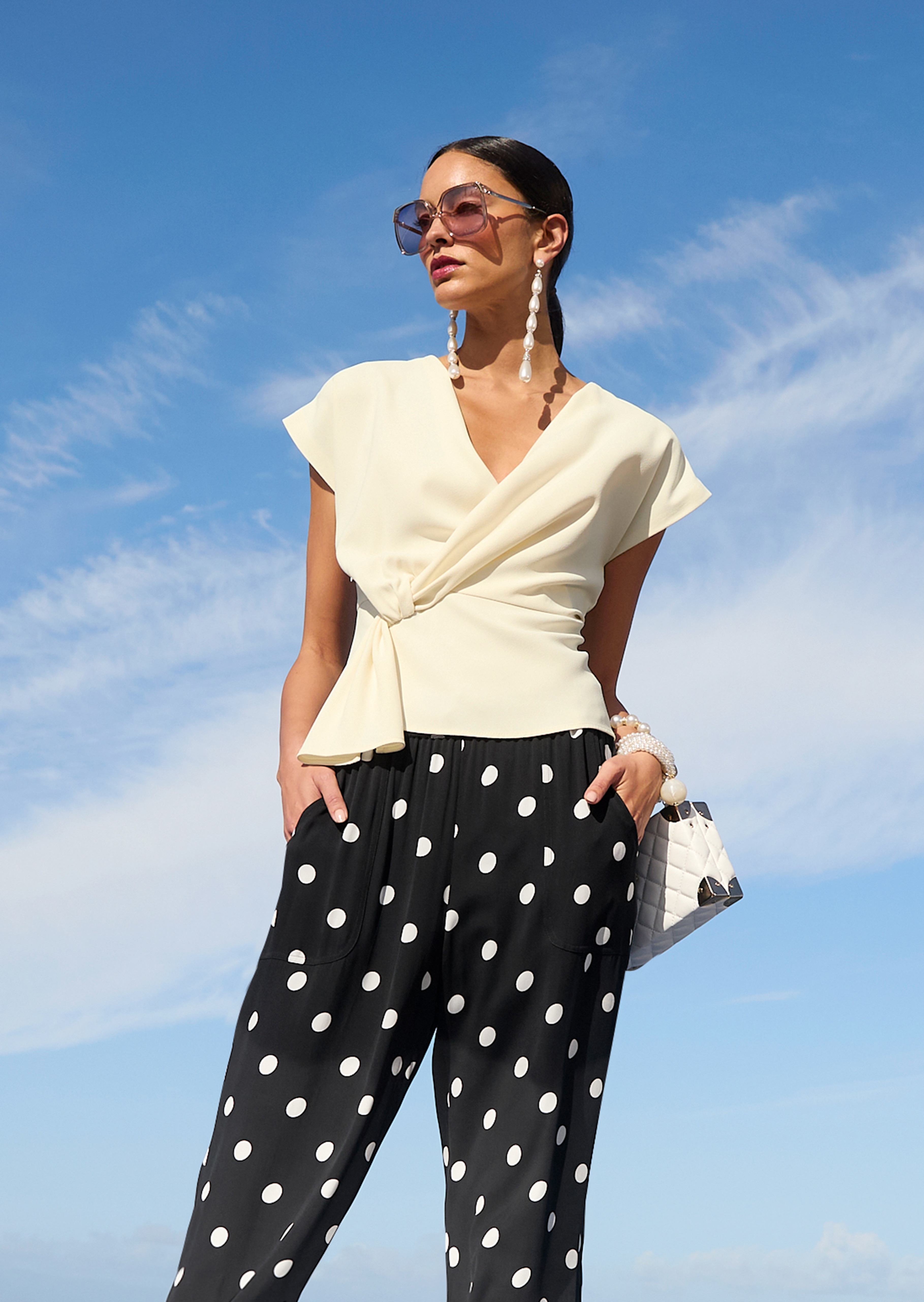 Blouse effet cache-cœur avec encolure en V