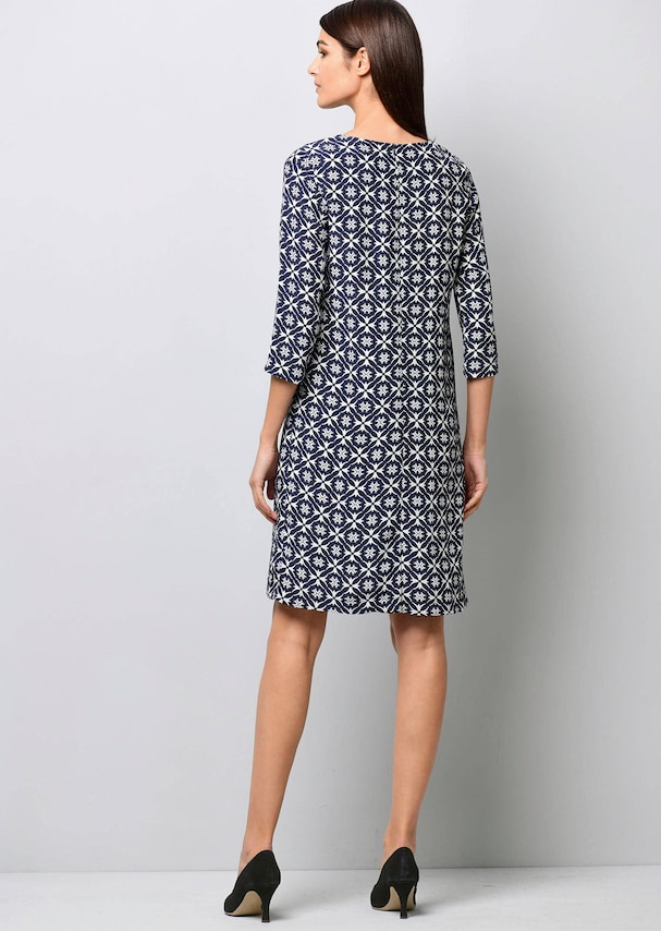 Kleid in gerader Form 1