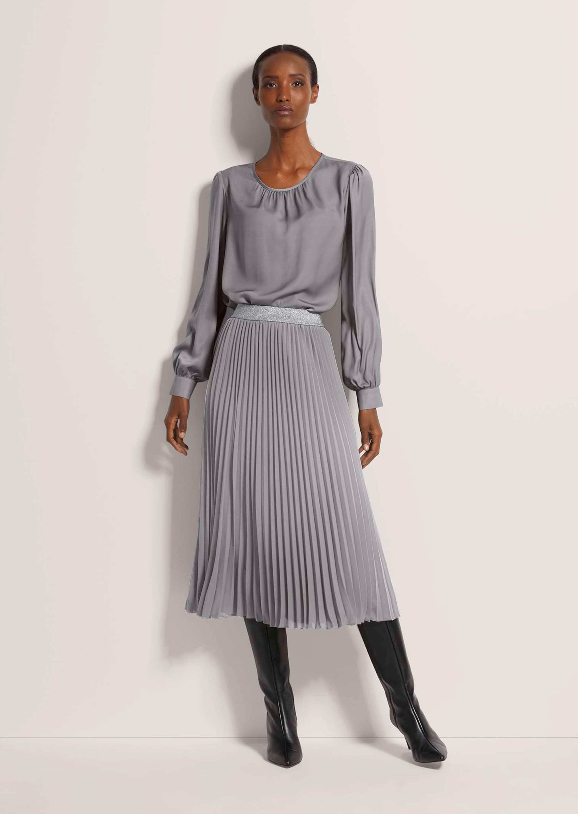 Skirt in stone grey | MADELEINE Fashion