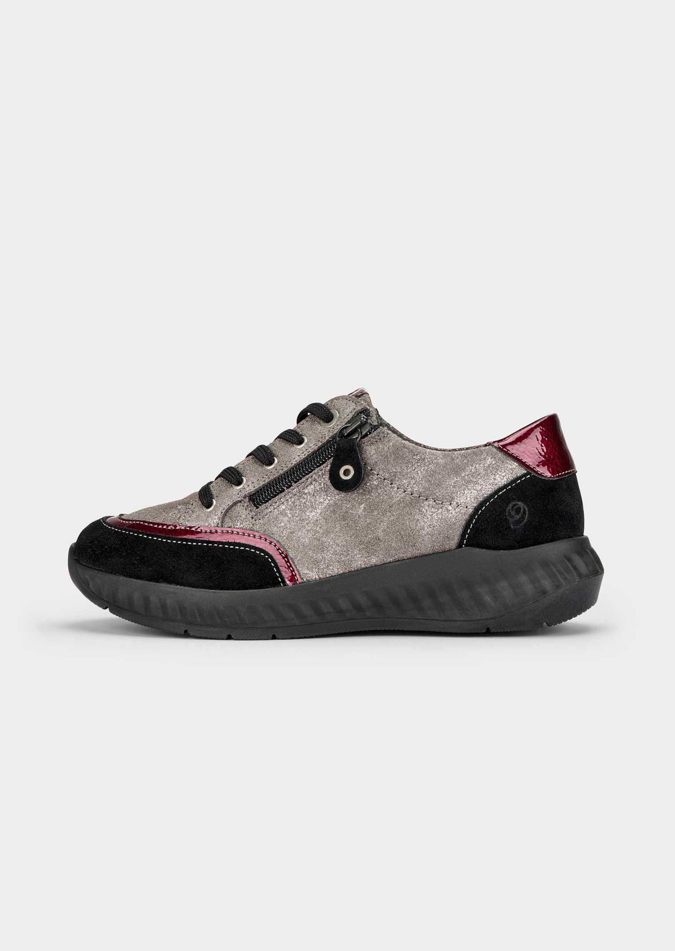 Sneakers met modieuze lakaccenten