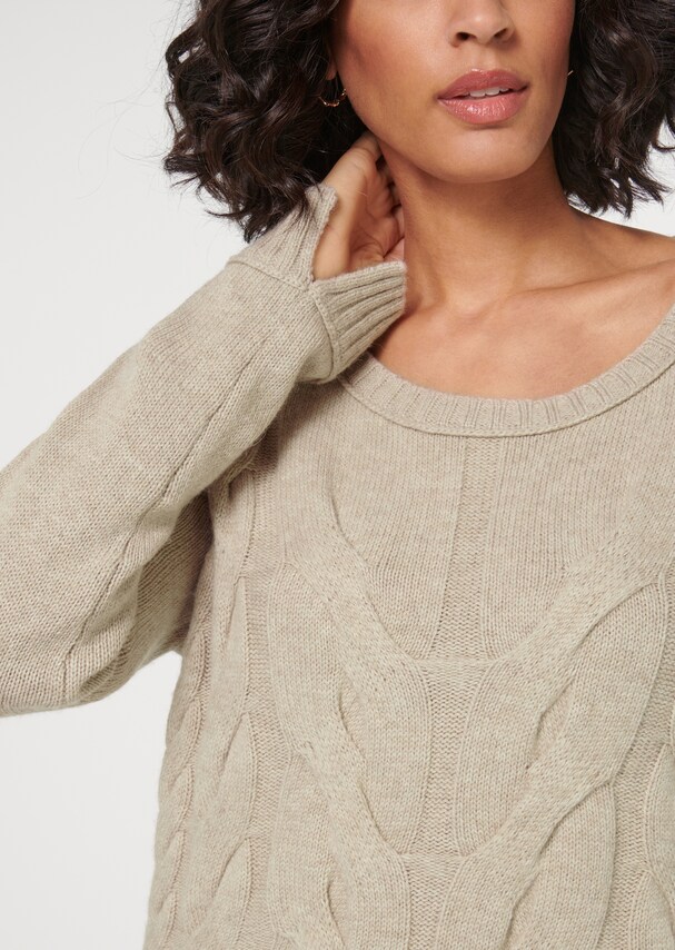 Cable knit jumper with round neckline 4