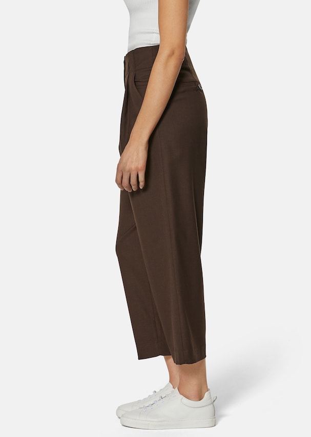 Pleated trousers in 7/8 length 3