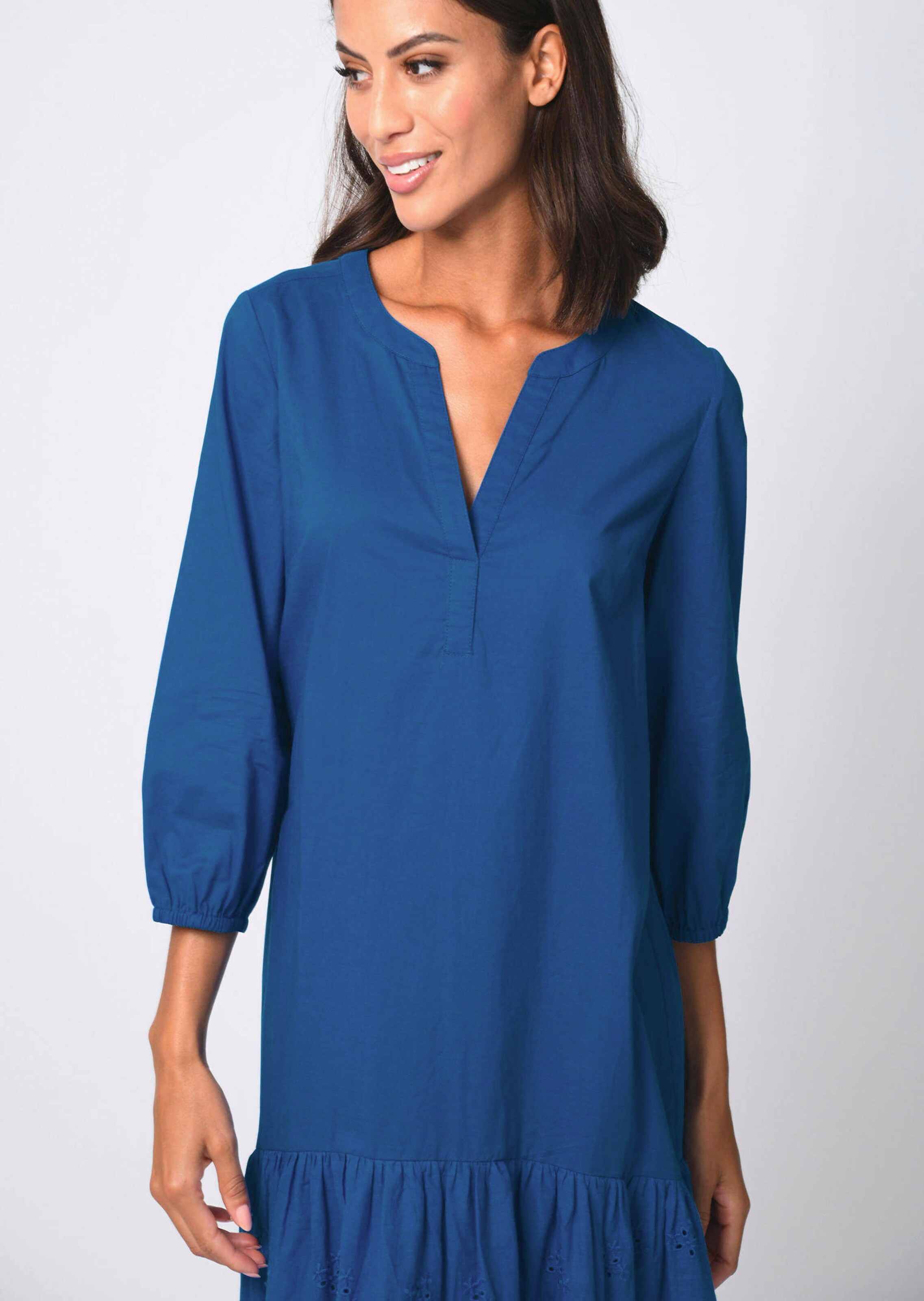 Kleid mit Volant aus schöner Lochspitze