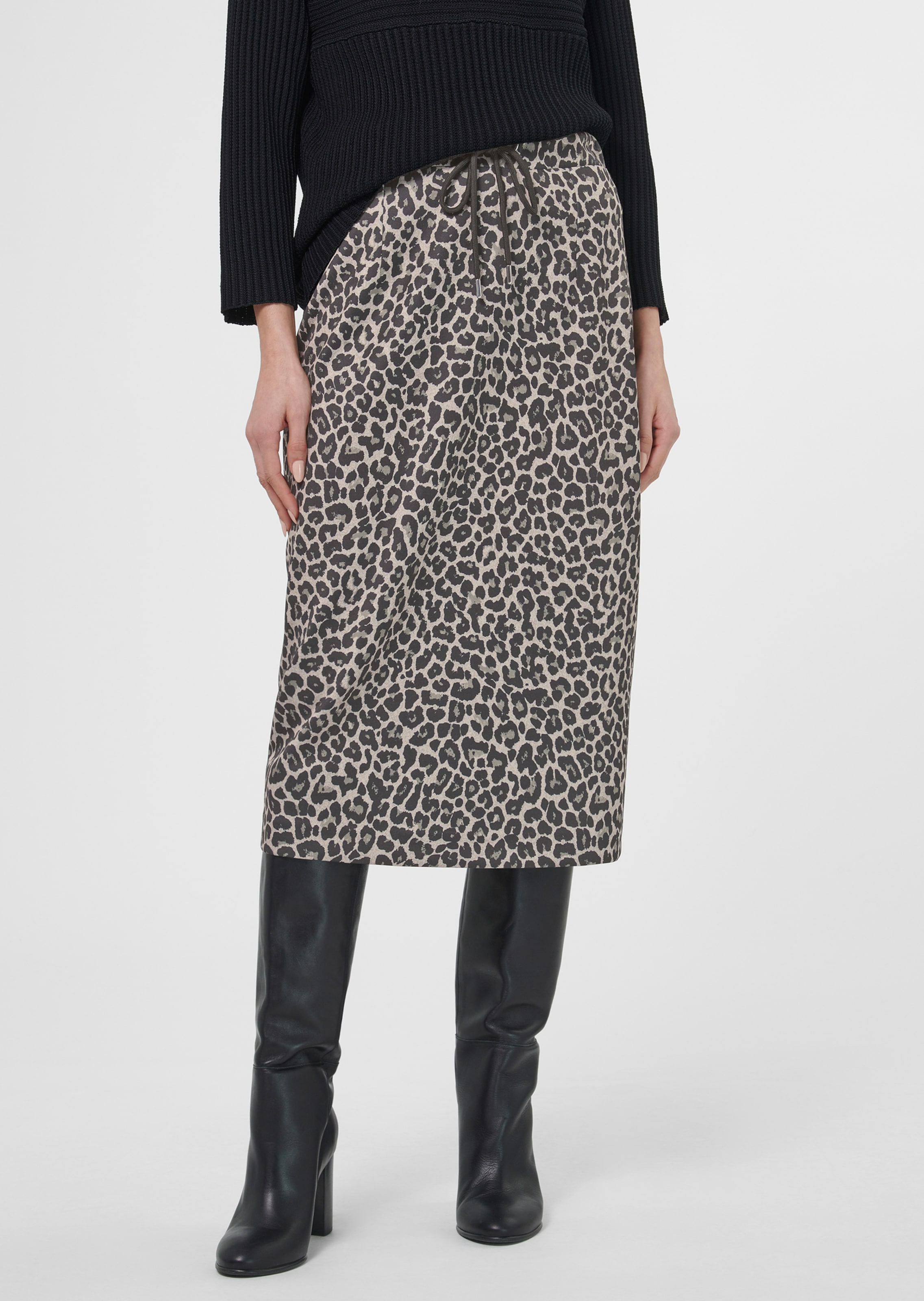 Midi-Rock im Leo-Look
