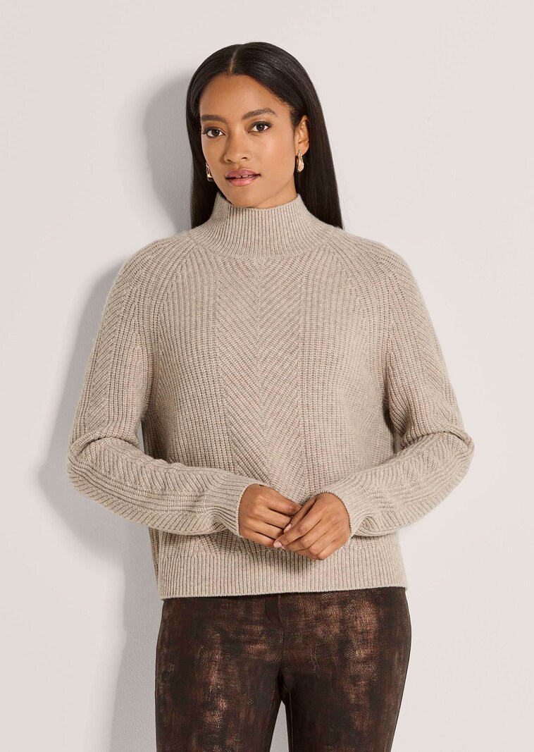Weicher Pullover mit Stehkragen