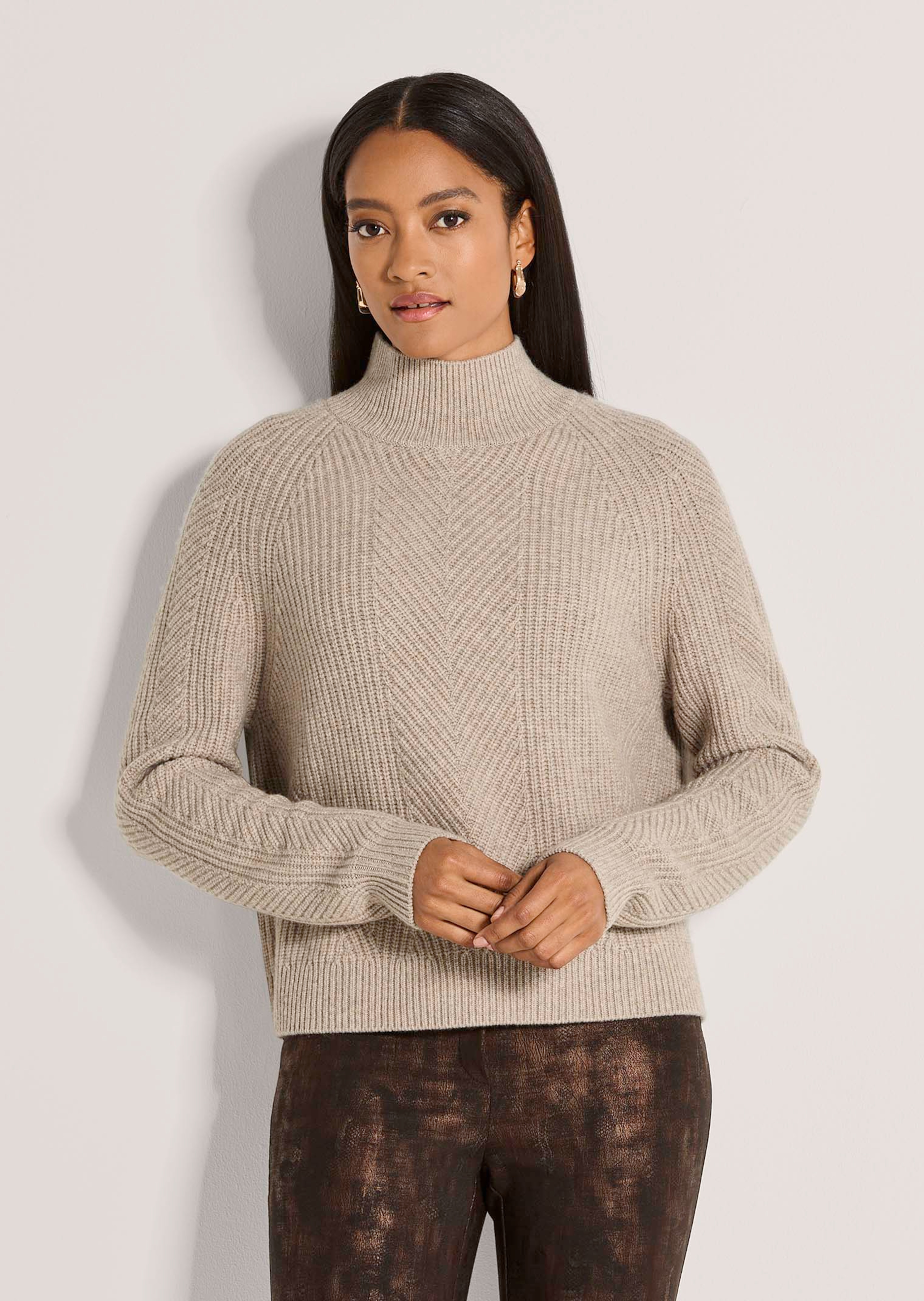 Weicher Pullover mit Stehkragen
