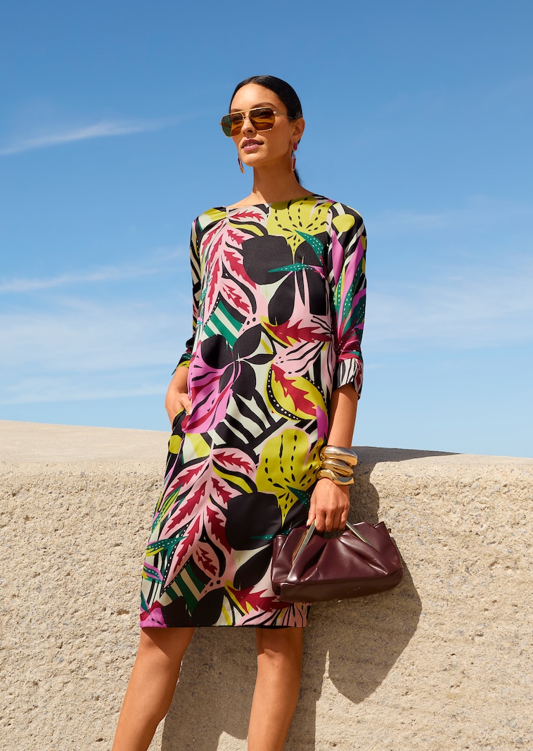 Robe à la ligne H, avec imprimé fleuri et manches 3/4