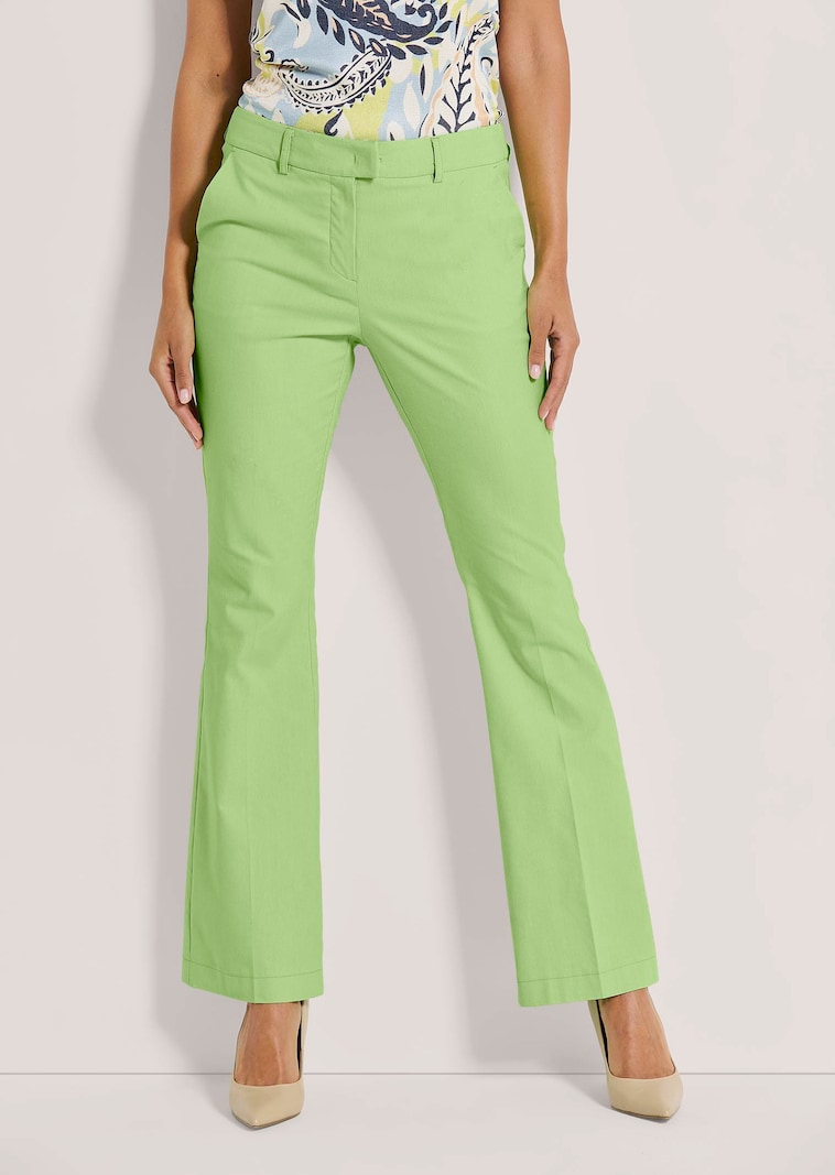 Leicht ausgestellte Bügelfalten-Hose