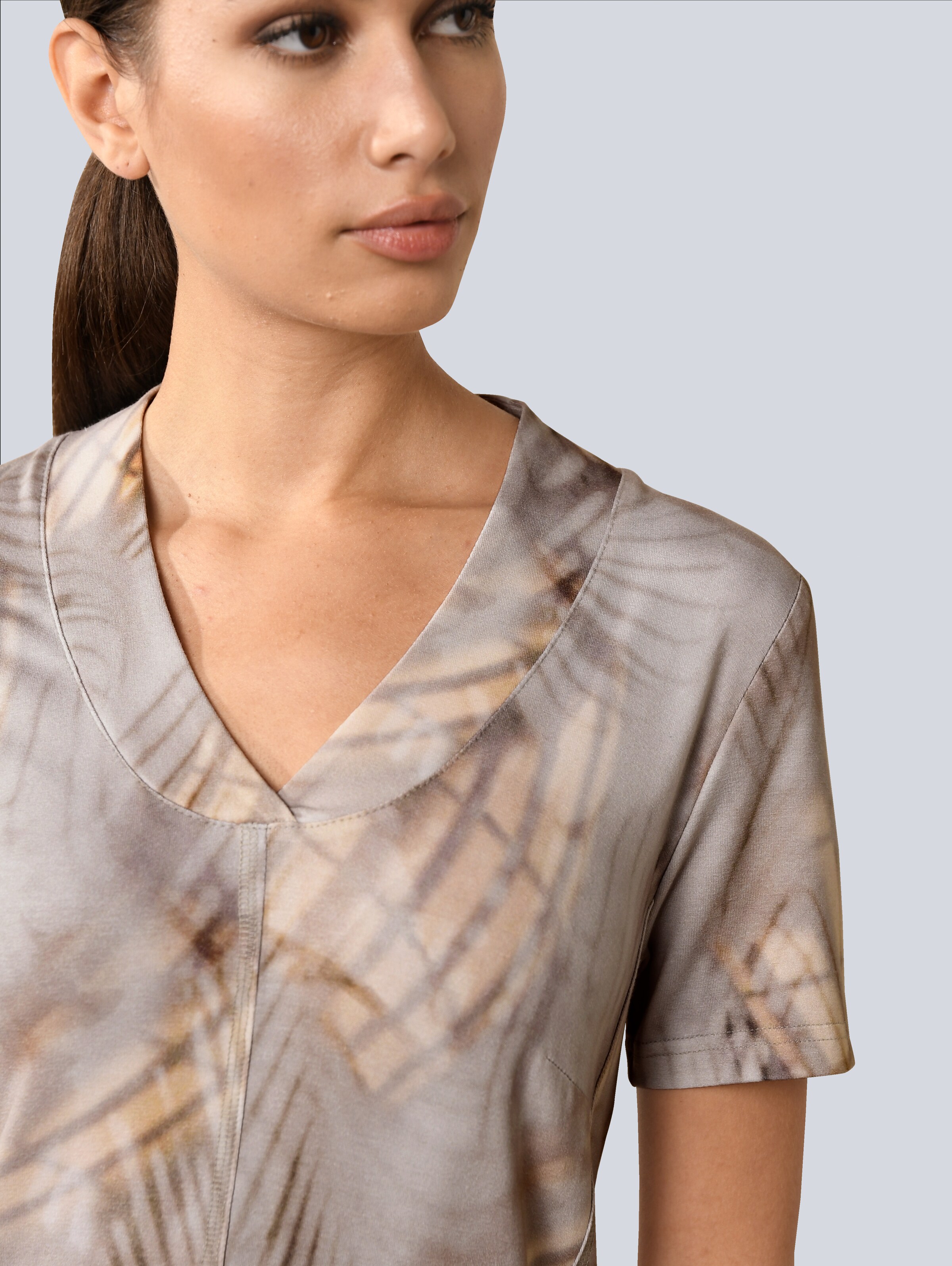 Kleid mit grafischem Druck 1