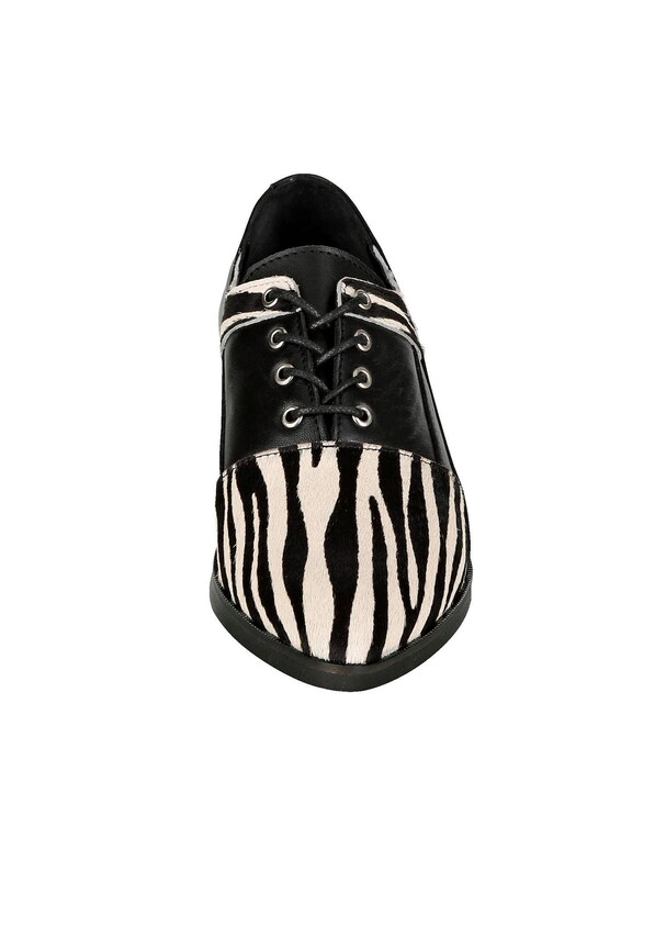 Schnürer mit spitzzulaufender Vorderkappe 2