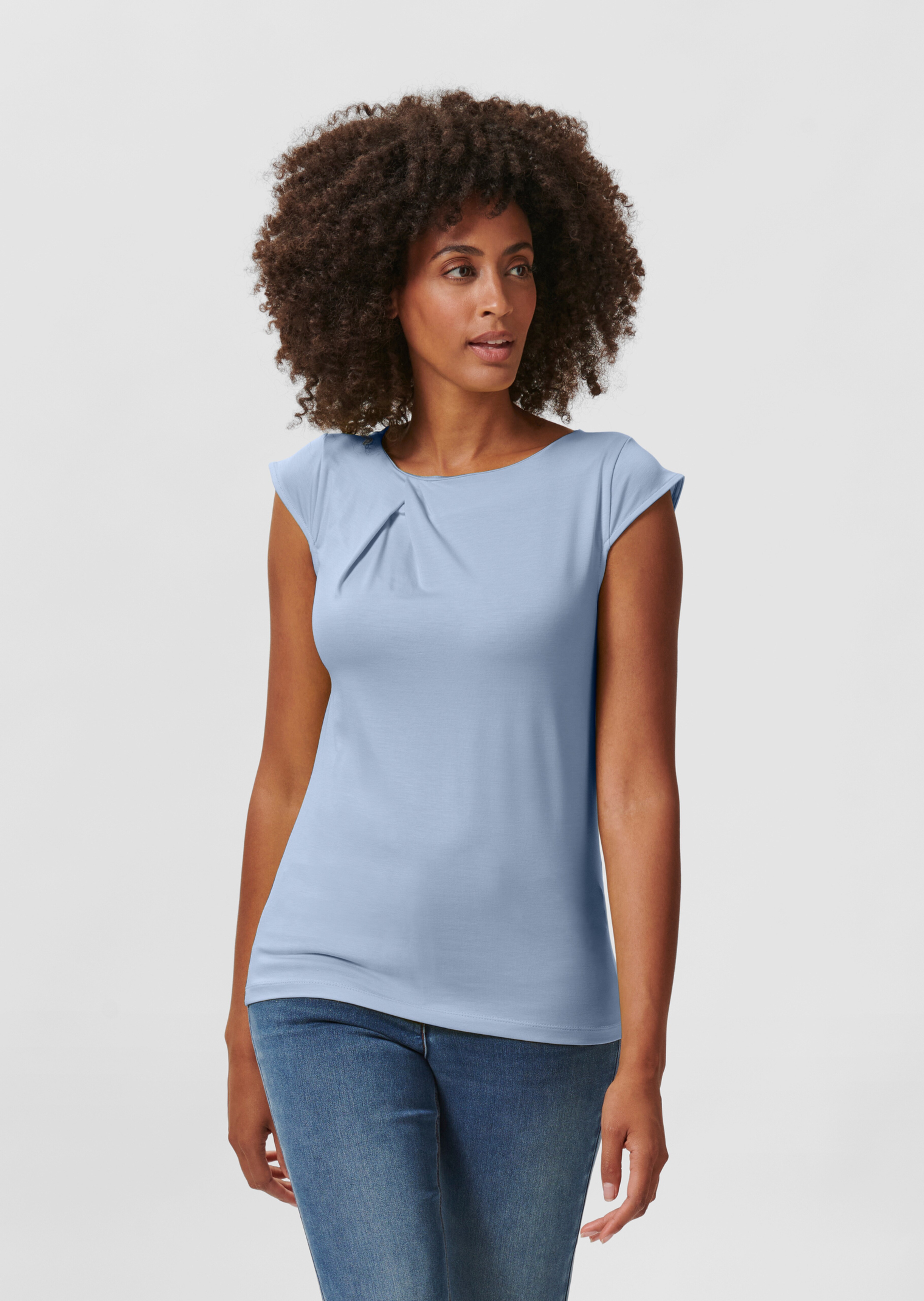 Shirt mit Falten am Ausschnitt