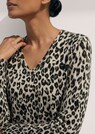 Pull en laine vierge à motif léopard thumbnail 5