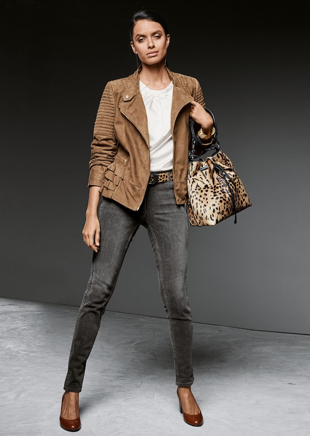 Enge Jeans mit Raffung 1