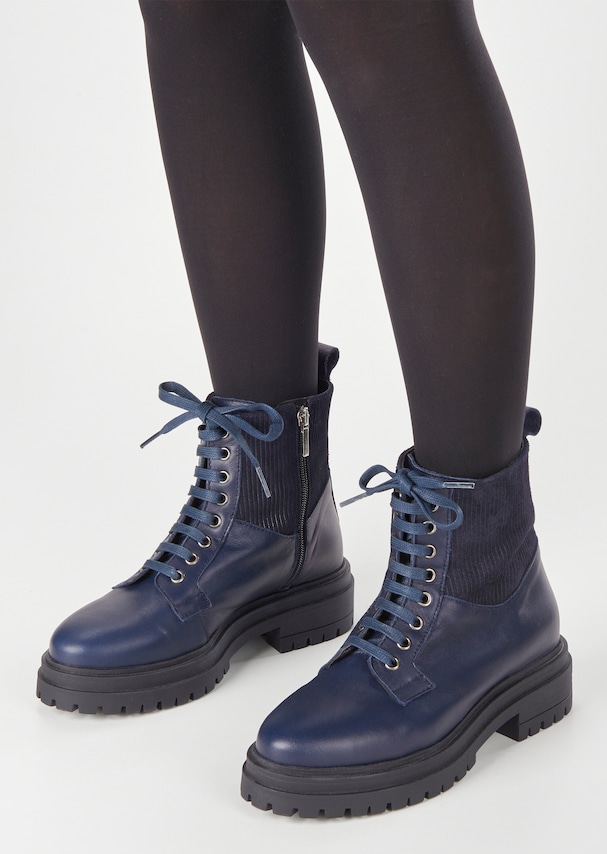 Lace-up boots with treaded sole