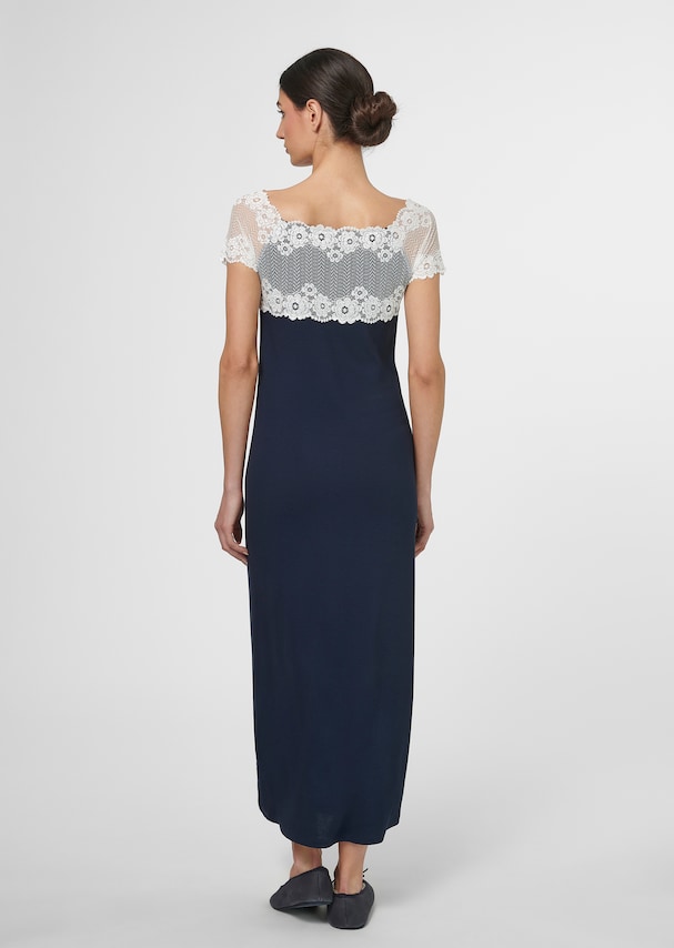 Nightdress with elegant lace trim 2