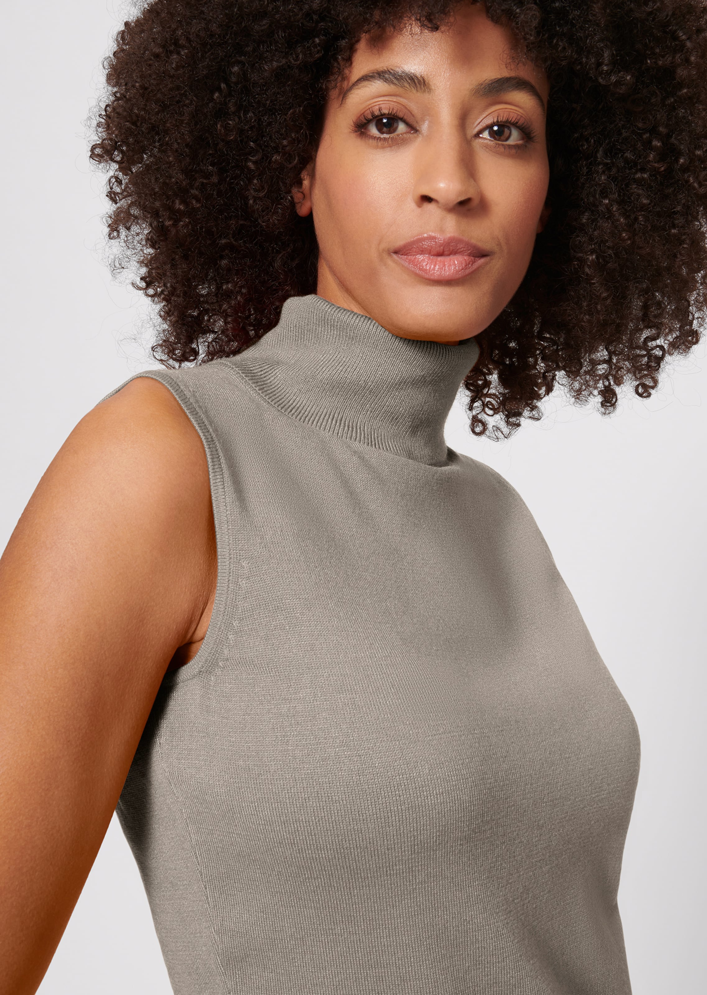 Online sleeveless turtlenecks