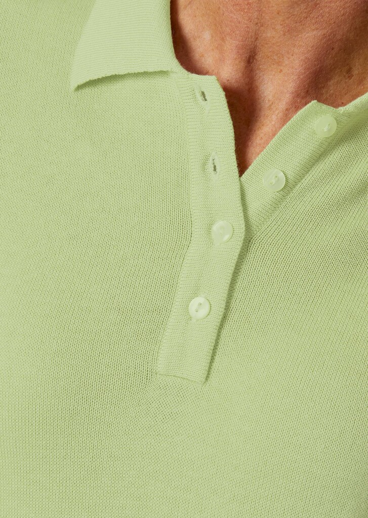 Pull en tricot à manches courtes et col chemisier
