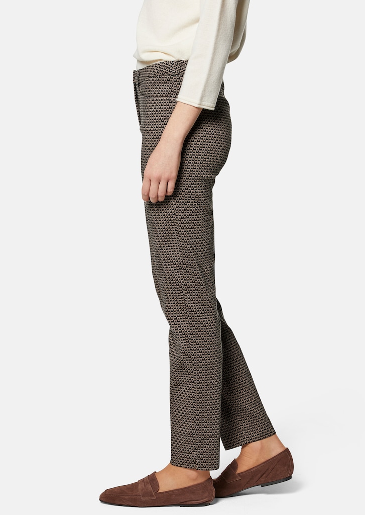 Slim-fit stretch trousers with creases 3