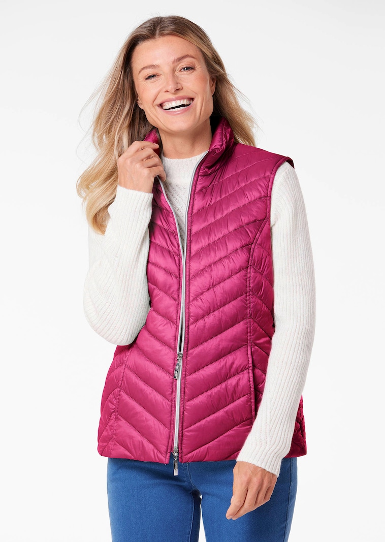 Vartalolle eduksi oleva, kevyesti topattu liivi