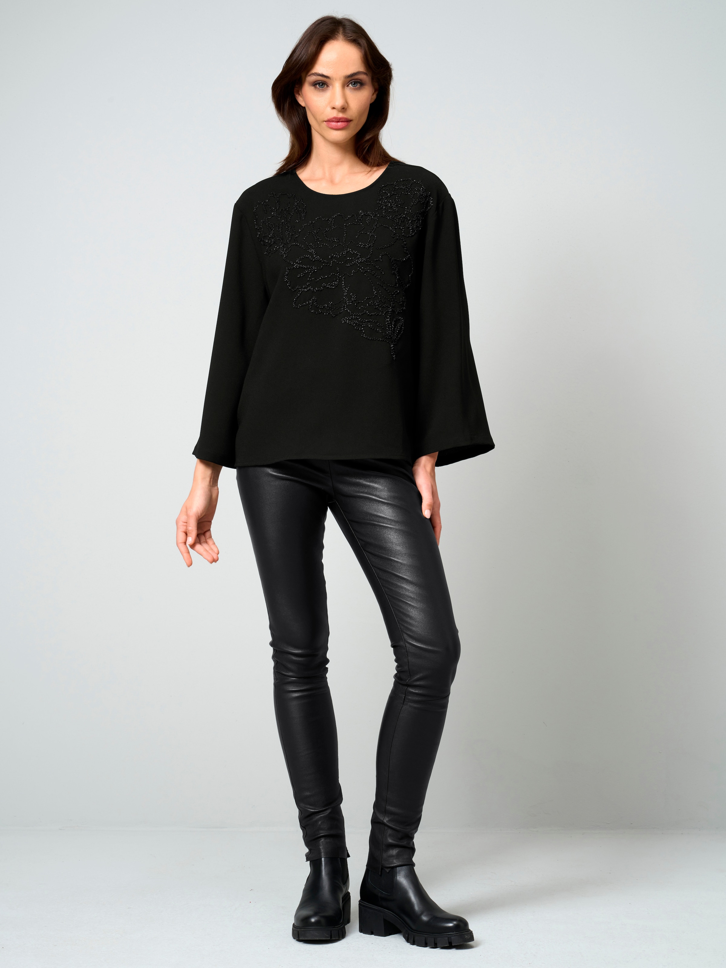 Bluse mit Perlenmotiv 1