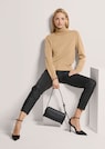 Figurnaher Feinstrickpullover thumbnail 4